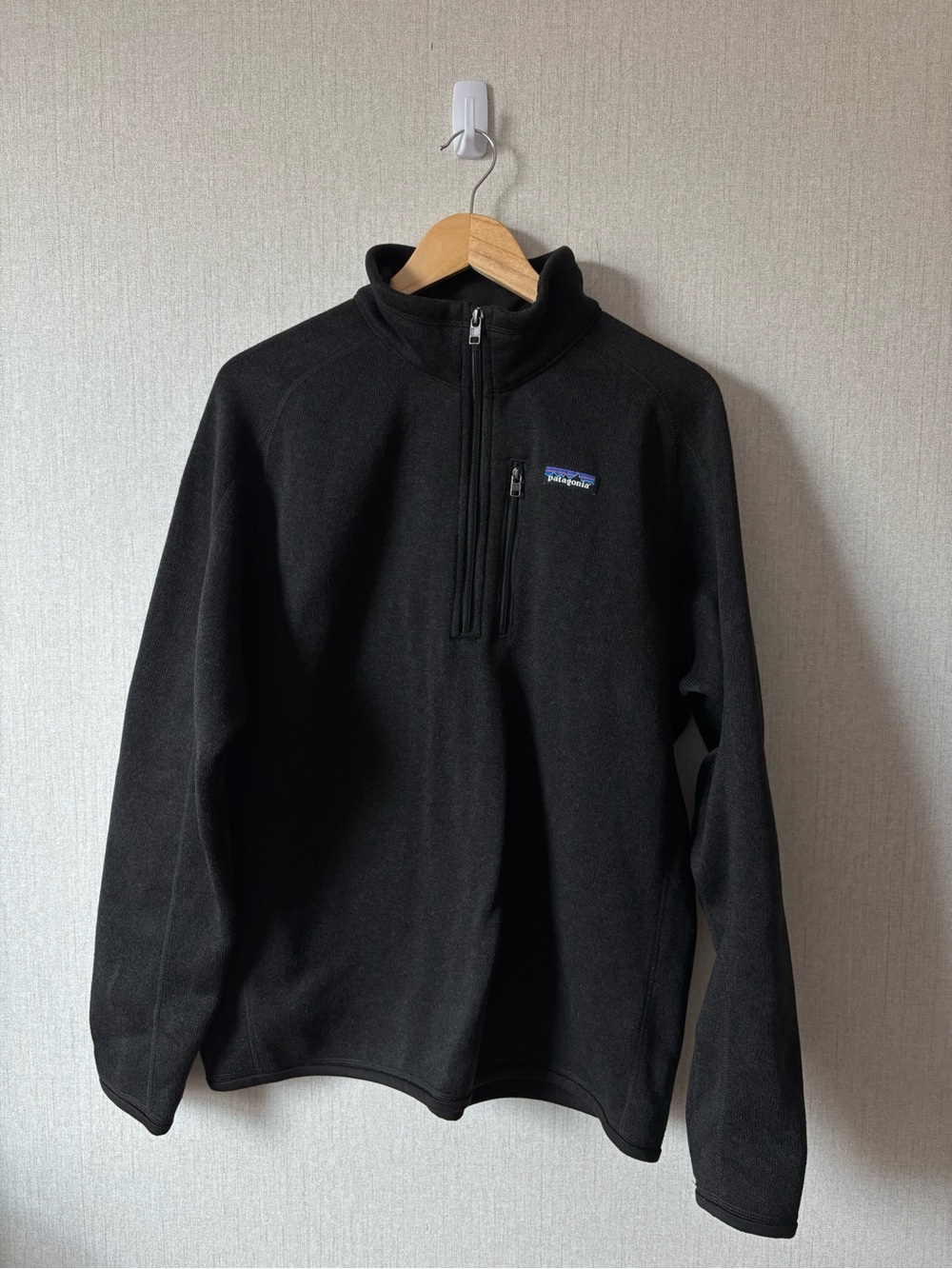 Patagonia Men’s Black Half-Zip Fleece Pullover